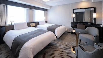 Deluxe Twin Room, Non Smoking | Down duvets, desk, laptop workspace, blackout curtains