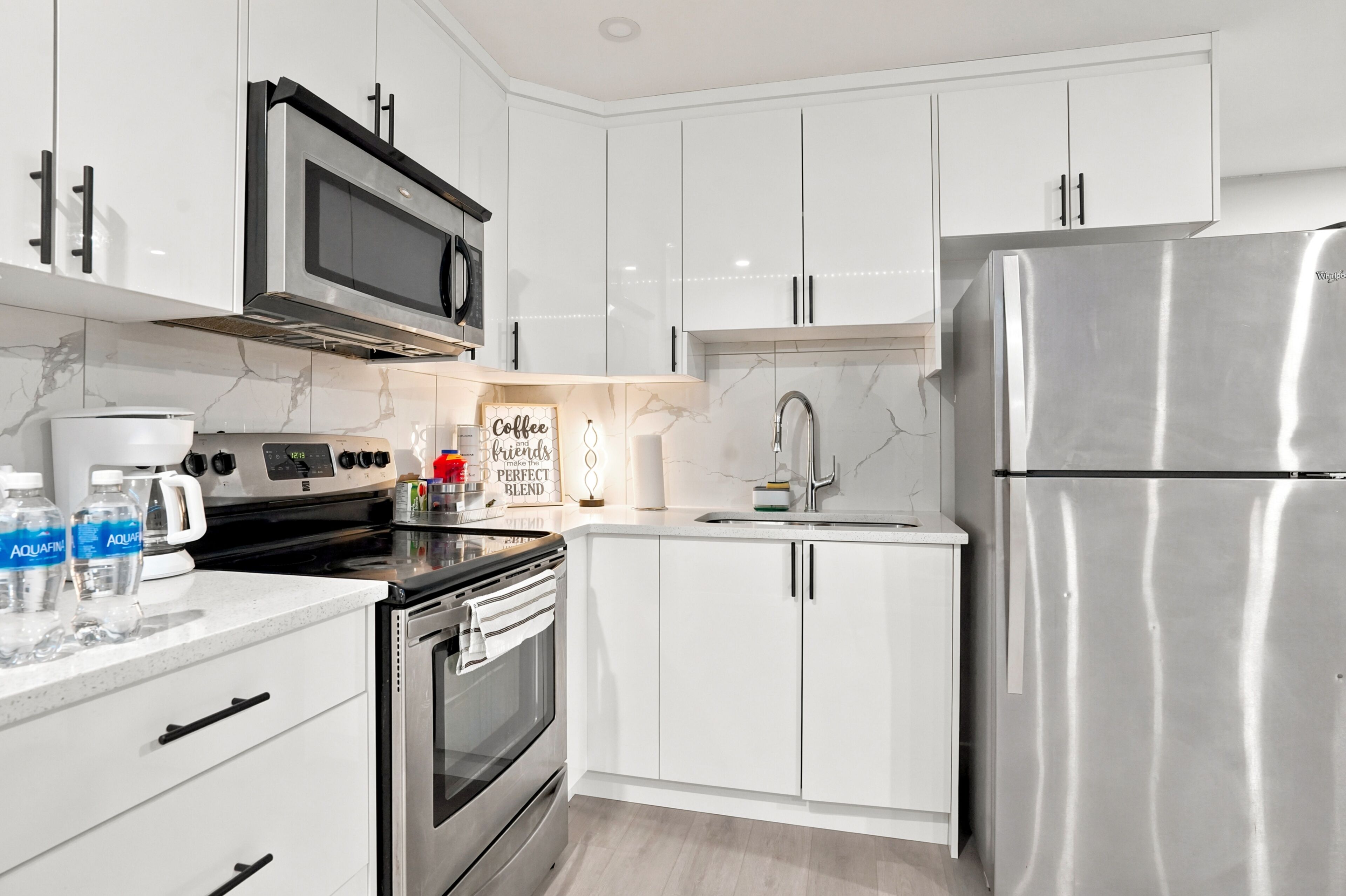 Coffee/tea maker, fridge, microwave, oven