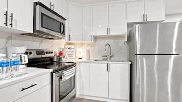 Coffee/tea maker, fridge, microwave, oven