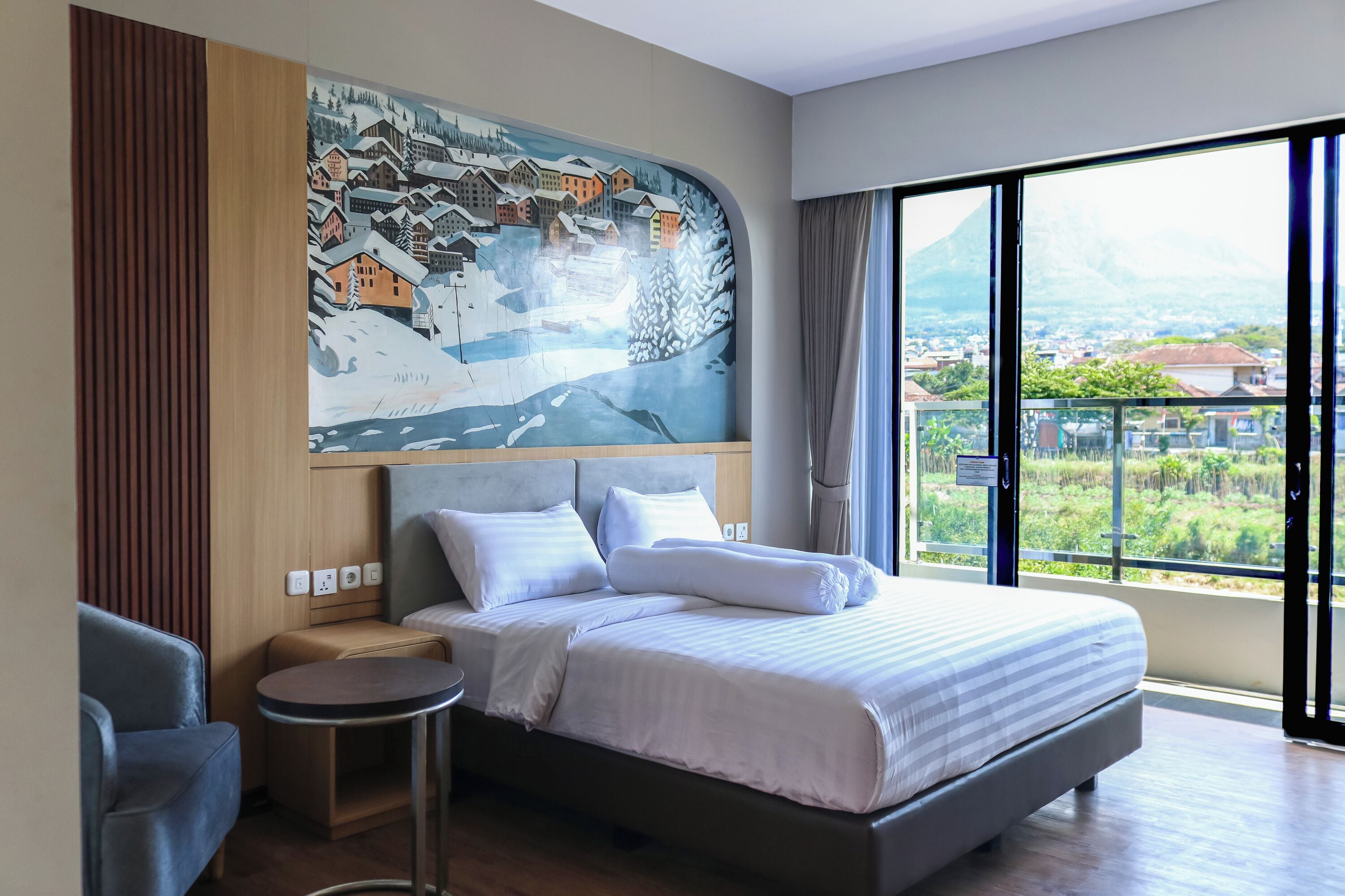 Quarto casal luxo, sacada, vista para o pátio | Cofres nos quartos, Wi-Fi de cortesia