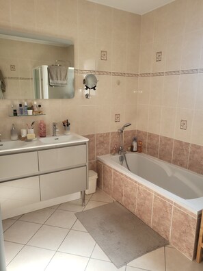 Bathroom - Jolie villa pour 6 personnes avec piscine (Gignac-la-Nerthe)