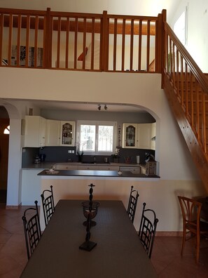 Dining - Jolie villa pour 6 personnes avec piscine (Gignac-la-Nerthe)