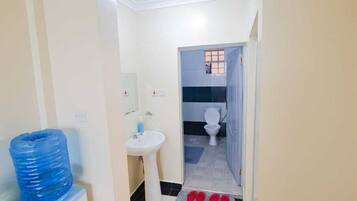 Serviettes fournies, savon, papier toilette