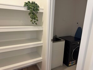 Interior - Grand Luxury House with 4 bedrooms in Menangle Park (Menangle Park)