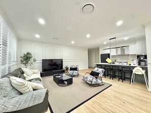 Living area - Grand Luxury House with 4 bedrooms in Menangle Park (Menangle Park)