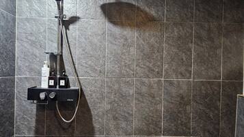 Deluxe Twin Ocean View - No Parking | Bathroom