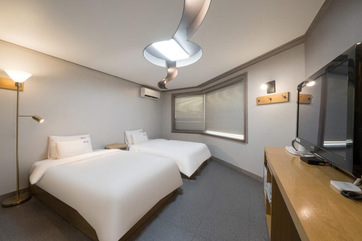 Twin Room (No Parking) | WiFi (free)