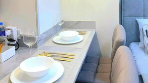 Leilighet, 1 soverom, tilgjengelighetstilpasset, terrasse | Spisestue