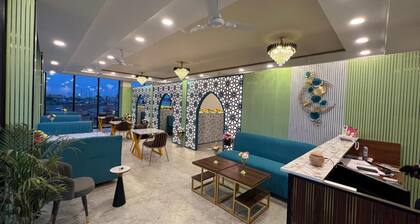 Hotel Highway Retreat