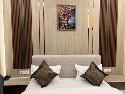 Hotel Highway Retreat