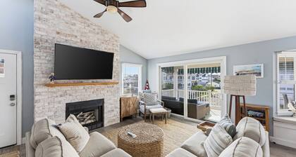 Steps to the Beach / Ocean Views, Sunset Deck, 3BR 2BA Getaway