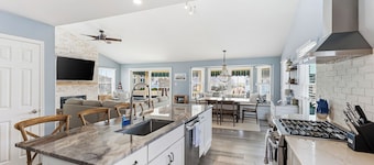 Steps to the Beach / Ocean Views, Sunset Deck, 3BR 2BA Getaway
