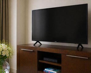 Interior - Comfy City Stay in a 1BR + Den & Sofa Bed within Downtown Central Location! (Toronto)