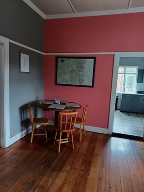 Dining - Charming Holiday House in Pietermaritzburg with Shared Pool (Pietermaritzburg)