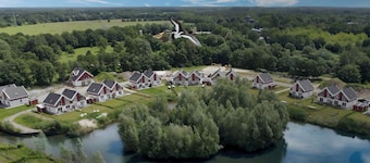 Vacation home Blinkfüer in Nordhorn, modern furnished vacation home with 86m² living space on 2 floors. With whirlpool, sauna and fireplace. Sunny terrace with garden furniture and parasol. Bicycle shed