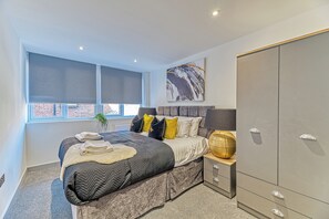 1 bedroom, WiFi, bed sheets - Charles House by Guestz (Preston)