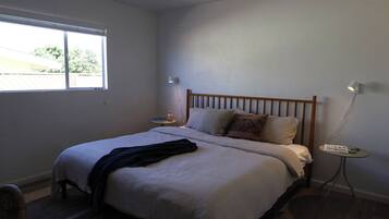 3 habitaciones, tabla de planchar con plancha, wifi y ropa de cama