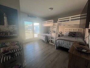 3 chambres, fer et planche à repasser, accès à Internet, literie fournie