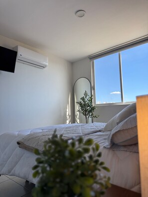 2 bedrooms, iron/ironing board, WiFi, bed sheets - Charming 2-bedroom house with AC in awesome Jesus Maria (Jesus Maria)