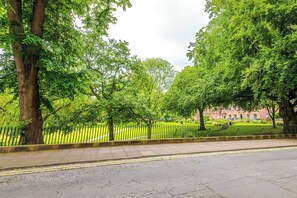 Property grounds - Charles House by Guestz (Preston)
