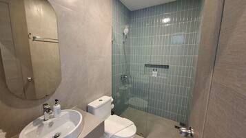 Shower, hair dryer, towels