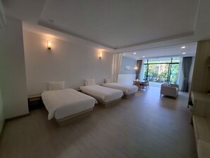1 bedroom, Internet, bed sheets - Comfortable Family Room with Terrace 100 meters walk to Ao Nang Beach (ตำบล อ่าวนาง)