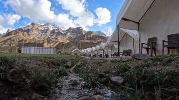 Deluxe Tent | Miscellaneous