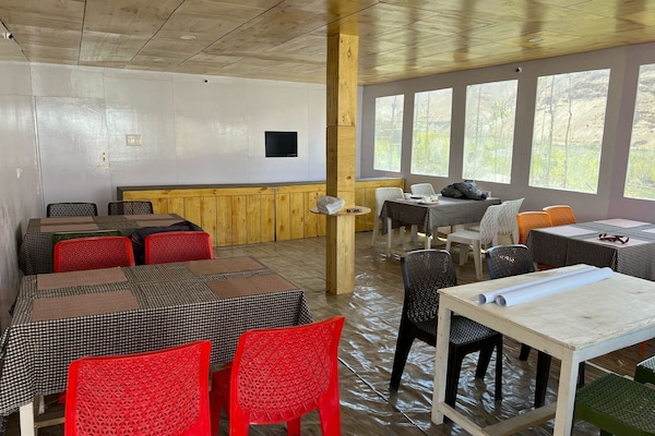 Deluxe Tent | Dining