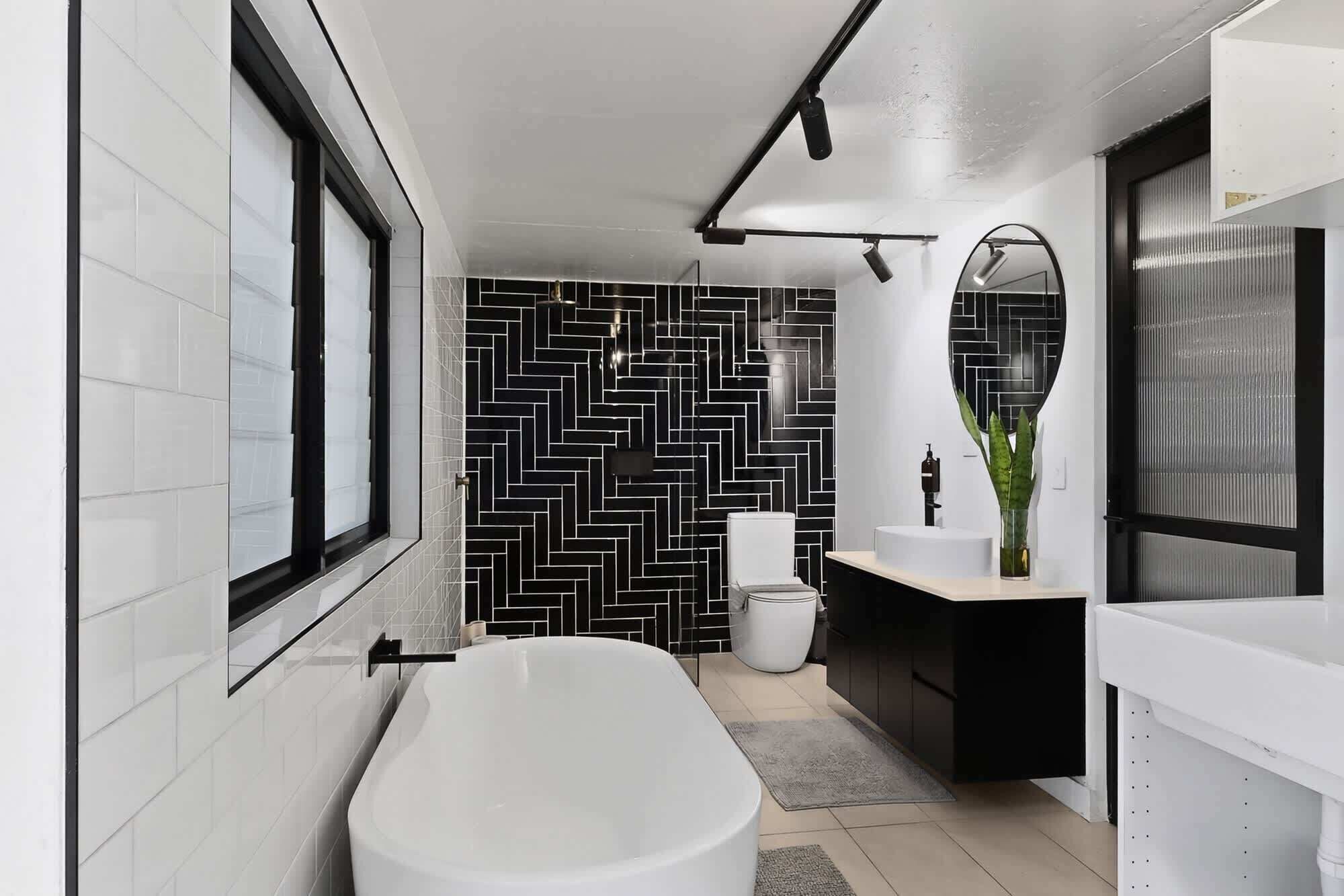 Shower, towels, shampoo