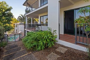 Terrace/patio - Golden Hour Noosa Walk to Main Beach & Hastings St (Noosa Region)