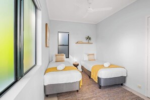 2 slaapkamers, een strijkplank/strijkijzer, wifi, beddengoed