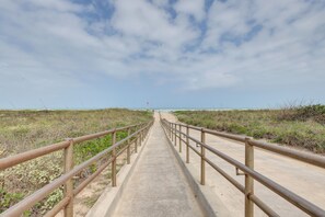 Miscellaneous - Pool & Beach Access: Modern SPI Studio Near Bars! (South Padre Island)
