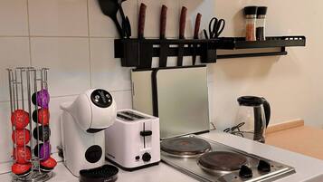 Fridge, microwave, stovetop, coffee/tea maker