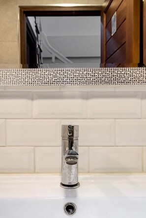 Interior - Dual-view luxury corner retreat, artisan touches (Bangkok)