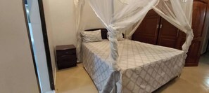 4 dormitorios, tabla de planchar con plancha, Internet y ropa de cama
