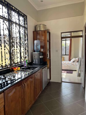 Private kitchen - Big, modern family house near city center (Dar es Salaam)