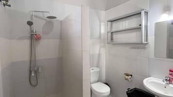 Shower, towels