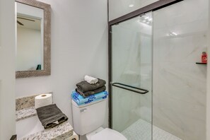 Bathroom - Reel & Relax! Pet-Friendly SPI Stay Next to Beach (South Padre Island)