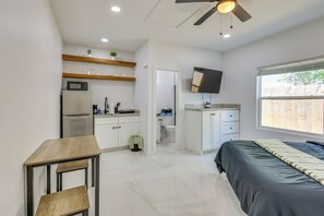 Room - Reel & Relax! Pet-Friendly SPI Stay Next to Beach (South Padre Island)