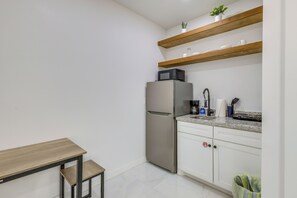 Fridge, microwave, coffee/tea maker, cookware/dishes/utensils - Reel & Relax! Pet-Friendly SPI Stay Next to Beach (South Padre Island)
