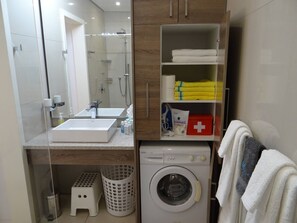Shower, hair dryer, towels