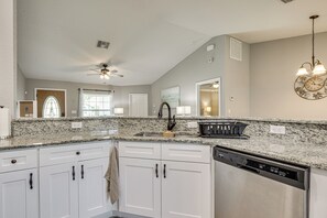 Fridge, microwave, stovetop, dishwasher