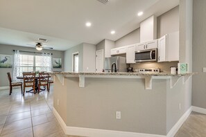 Fridge, microwave, stovetop, dishwasher