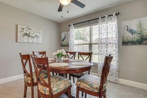 Dining - Central Florida Retreat near The Villages & Golf! (Summerfield)