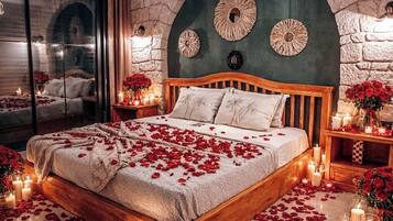 Deluxe Triple Room, Pool View | Free WiFi, bed sheets