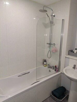 Bathroom - Cm Belfast Apartment Central Location, Modern Comfort (Belfast)