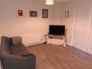 Living area - Cm Belfast Apartment Central Location, Modern Comfort (Belfast)