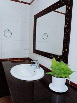 Studio phong cách cổ điển | Phòng tắm