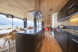 Fridge, stovetop, dishwasher, coffee/tea maker - Alpine Stay, Sauna & Fireplace (Bramberg am Wildkogel)