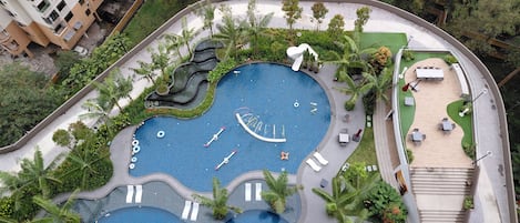 Studio | Pool